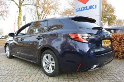 Car image 4