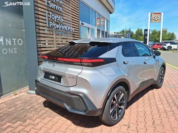 Car image 10