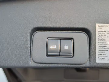 Car image 30