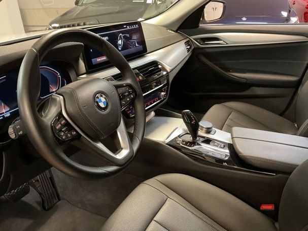 BMW 520d Touring xDrive 140 kW image number 13