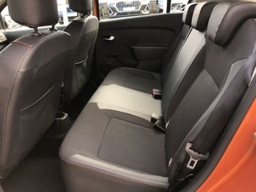 Car image 10