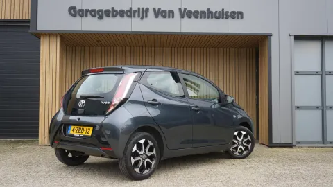 Car image 3