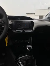Car image 15