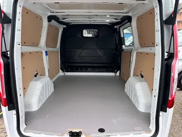 Car image 29