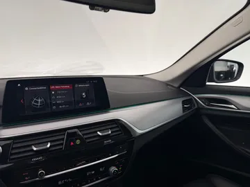 Car image 40
