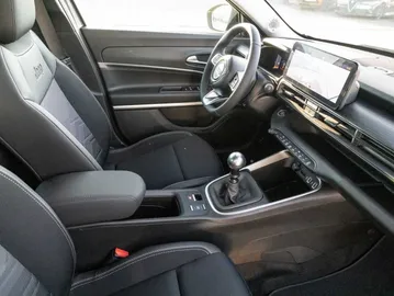 Car image 18