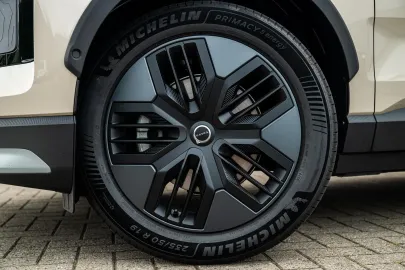 Car image 28