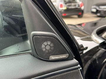 Car image 37