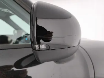 Car image 35