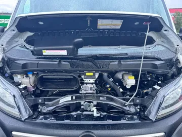 Car image 28
