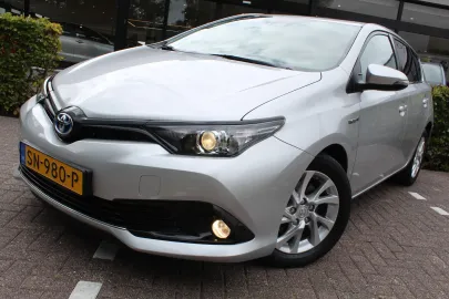 Car image 26