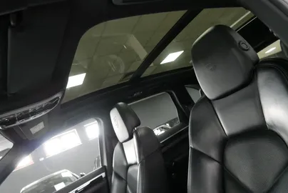 Car image 32