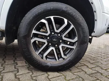 Car image 30