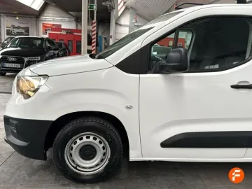 Car image 25
