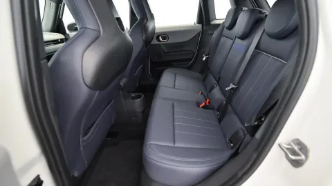 Car image 24