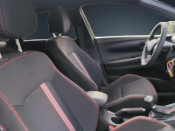 Car image 15