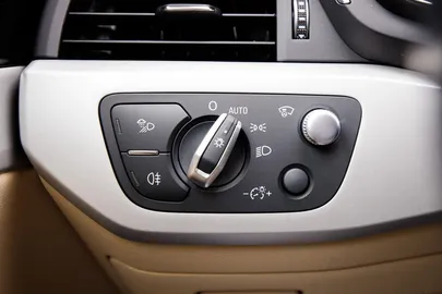 Car image 28