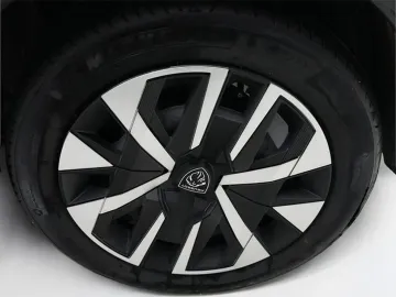 Car image 27