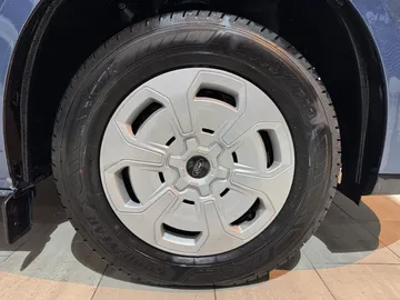 Car image 33