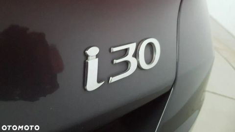 Car image 30