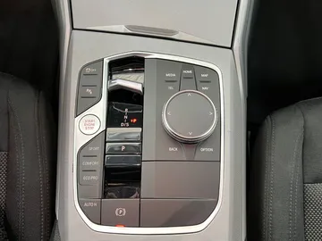 Car image 32