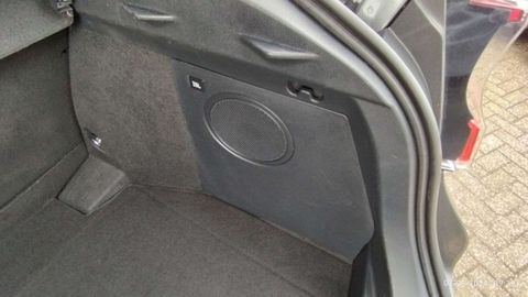 Car image 32