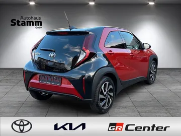 Car image 3