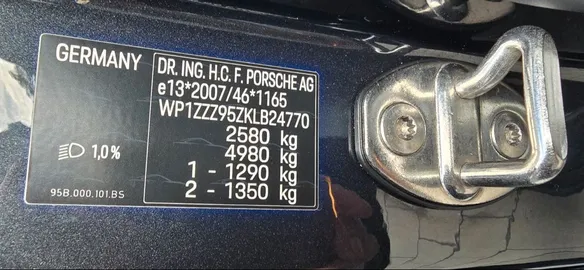 Car image 25
