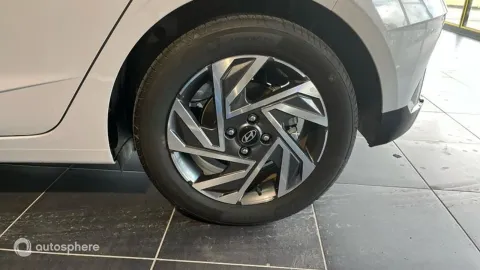 Car image 20
