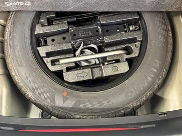 Car image 29