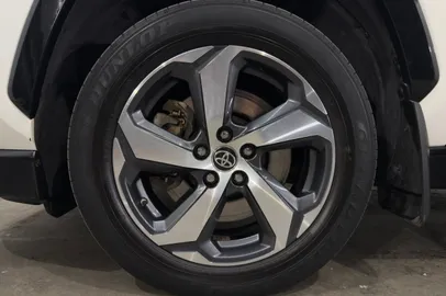 Car image 24