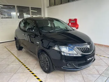 Car image 2