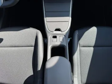 Car image 32
