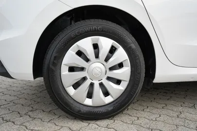 Car image 22