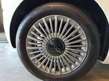Car image 23