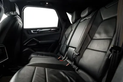 Car image 26