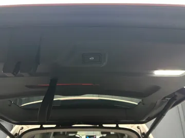 Car image 32