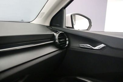 Car image 28