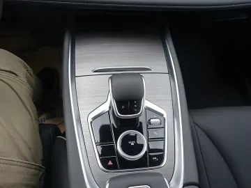 Car image 38