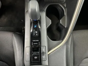Car image 26