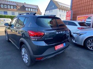 Car image 35