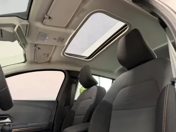 Car image 32