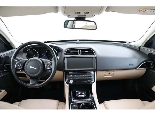 Jaguar XE 132 kW image number 14