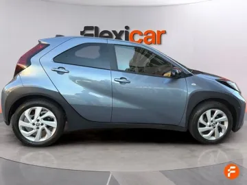 Car image 3