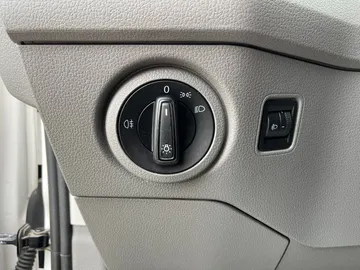 Car image 32