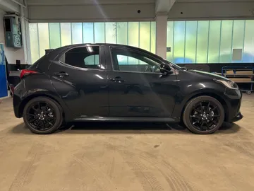 Car image 3