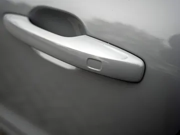 Car image 30