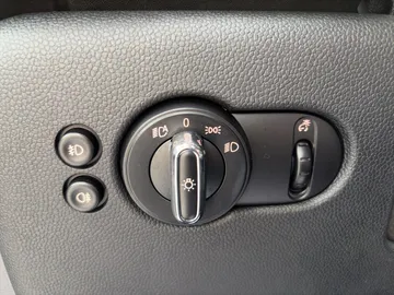Car image 28