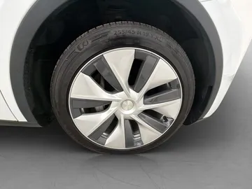 Car image 35