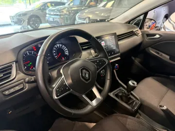 Car image 18